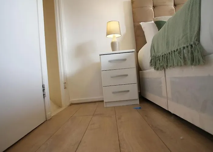 Ensuite With Kitchen Modern Large Double-Bed Room In Zone 2