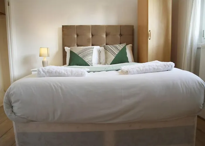 Ensuite With Kitchen Modern Large Double-Bed Room In Zone 2
