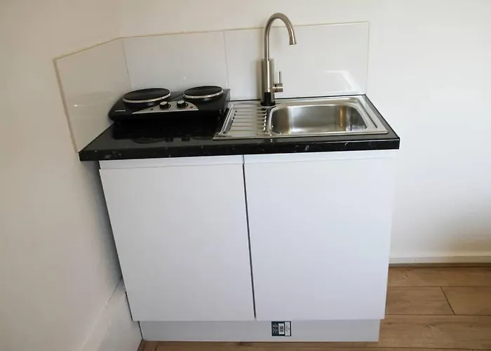 Ensuite With Kitchen Modern Large Double-Bed Room In Zone 2
